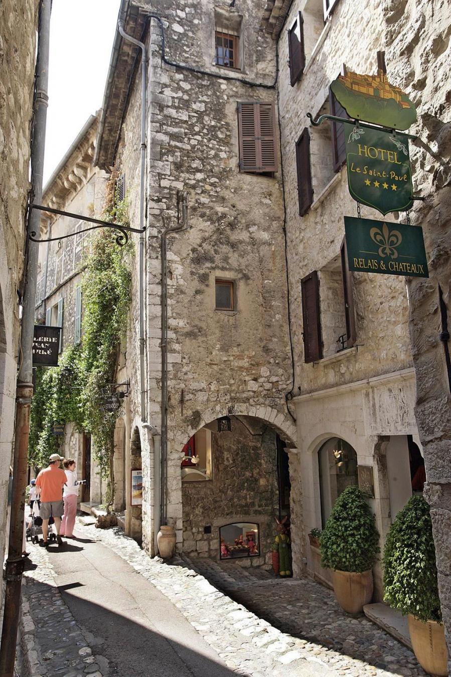 Hotel Le Saint Paul luxe hotel deals