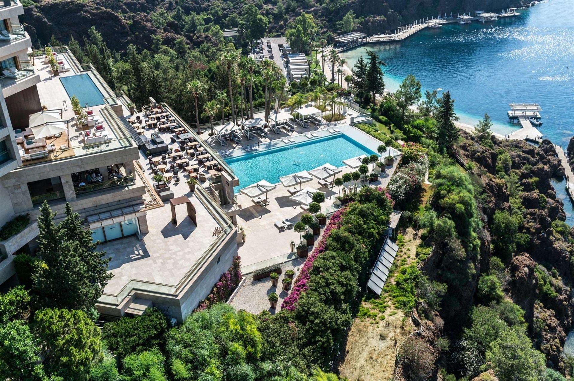 D Maris Bay luxe hotel deals